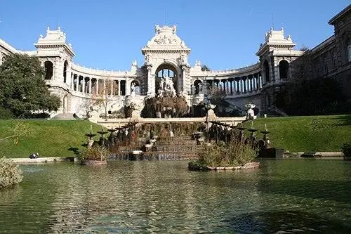 Дворец Лоншан в Марселе