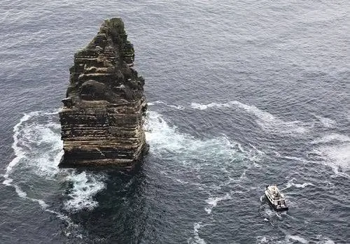 Скала на скалах Мохер