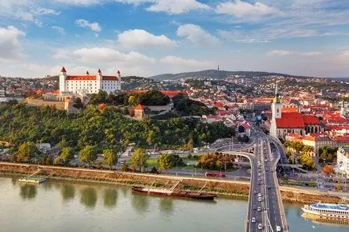 Вид на Братиславу в Эсольвении