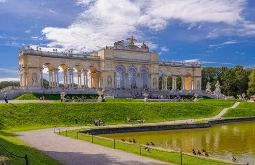 Романтические сады дворца Шенбрунн