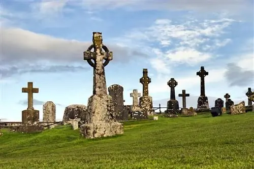 Могилы в Кашел-Роке