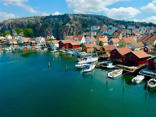 Вид на Фьельбаку, один из городов на западном побережье Швеции.