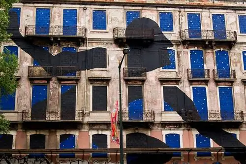 Фреска, изображающая городское искусство Лиссабона