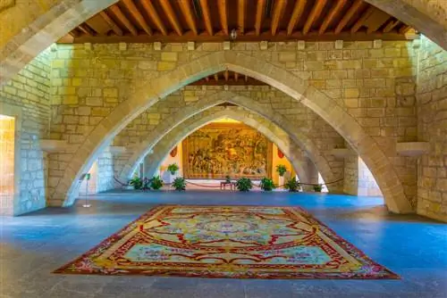 Большой зал дворца Альмудайна