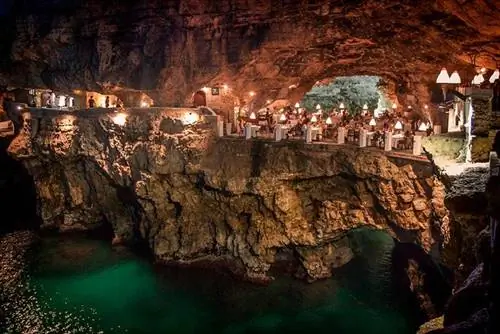Grotta Palazzese, один из самых странных ресторанов в мире
