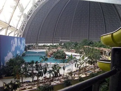 Искусственный пляж Тропических островов в Берлине