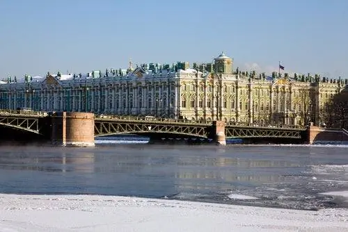 Дворцовый мост в Санкт-Петербурге