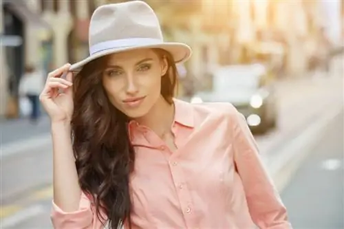 Федора - разновидность классической шляпы, созданная в Италии.