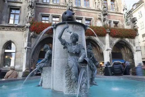 Рыбный фонтан на Мариенплац в Мюнхене