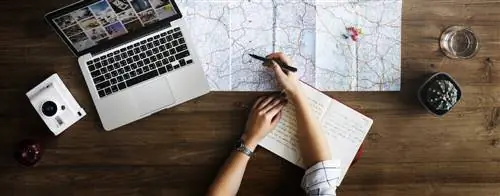 Путешественник, организующий маршрут