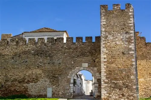 Доступ через стену Эштремоша