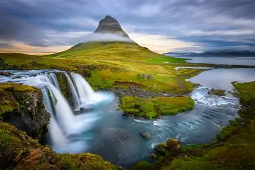 Водопад Киркьюфеллсфосс на полуострове Снаэфелльснес.