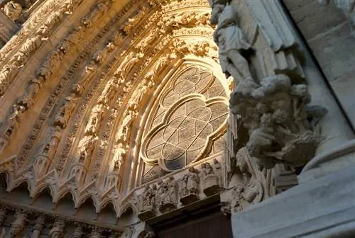 Вид на один из портиков