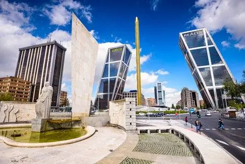 Пасео де ла Кастельяна в Мадриде