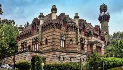 Эль Капричо в Комильясе