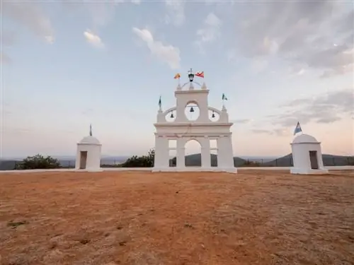 Памятник Пенья Ариасу Монтано в Алахаре.