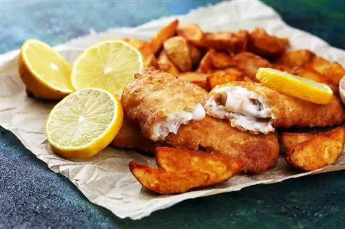 рыба и чипсы