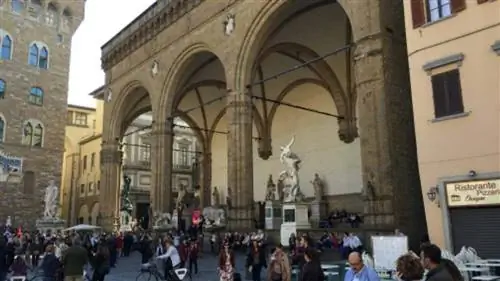 Лоджия Синьории во Флоренции.