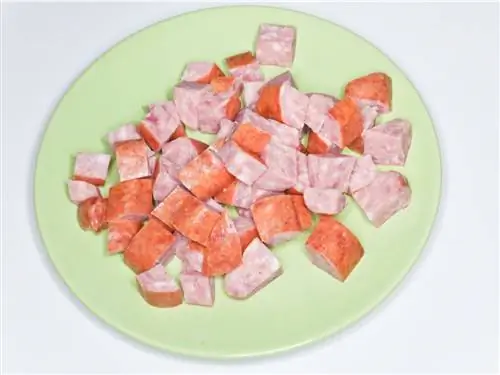 Ковбаса - типичное украинское блюдо.