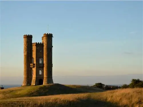 Закат у Бродвейской башни.