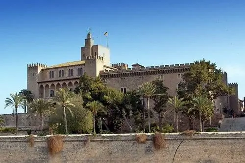 Дворец Альмудайна в Пальма-де-Майорка