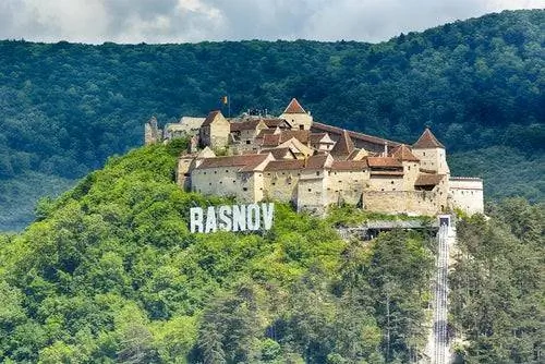 Замок Рышнов в Румынии.