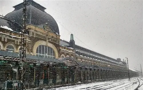 Заброшенные железнодорожные вокзалы - необыкновенные пейзажи Испании.