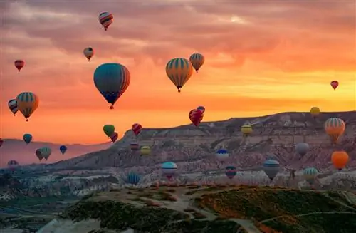 Небо, украшенное воздушными шарами в Каппадокии