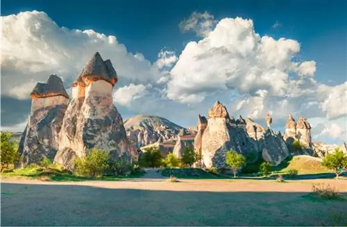 Сказочные дымоходы - одна из главных достопримечательностей Каппадокии.