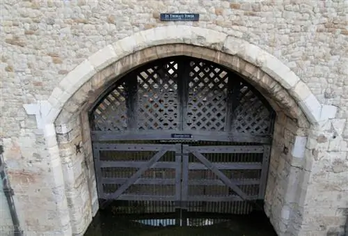 Какова история Ворот предателей в лондонском Тауэре?