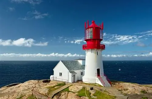 Маяк Линдеснес - достопримечательность на юге Норвегии.