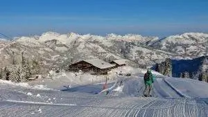 Горнолыжный курорт Гштаад в Швейцарии.