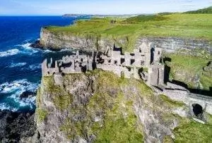 Замок Данлюс в Северной Ирландии