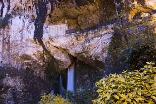 Святилище Ковадонга