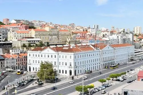 Станция Санта-Аполония в Лиссабоне