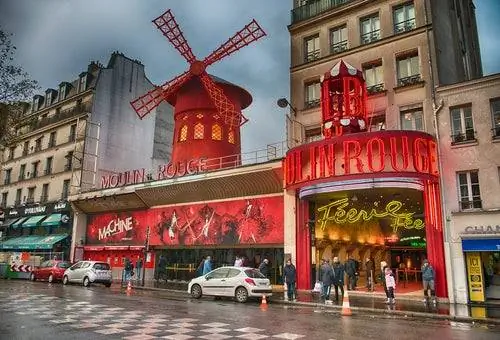 Фасад Мулен Руж на Монмартре