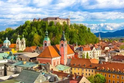 Мы посещаем сокровища Любляны, любопытного и элегантного города.