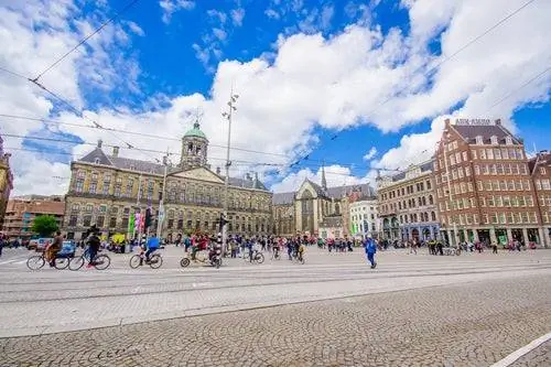 Площадь Дам в Амстердаме