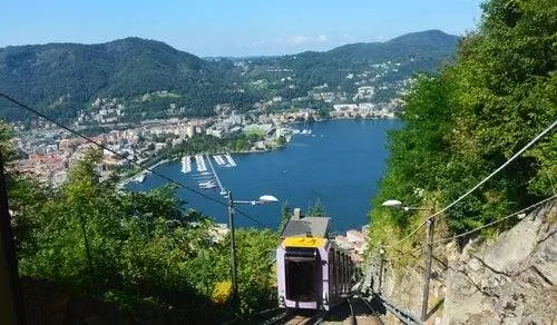 Фуникулер Брунате на озере Комо