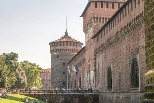 Замок Сфорцеско в Милане