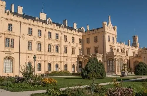 Замок Леднице
