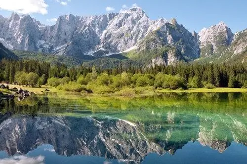 Лаго ди Фюзине в Доломитовых Альпах.