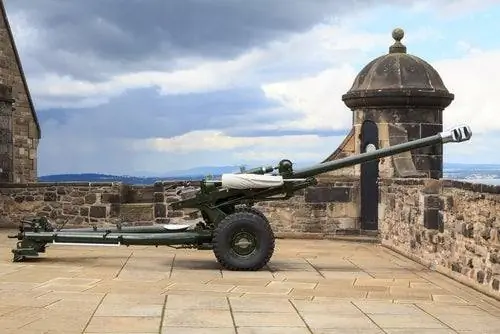 One O'Clock Cannon Эдинбургский замок