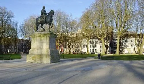 Площадь Королевы в Бристоле Площадь Королевы в Бристоле