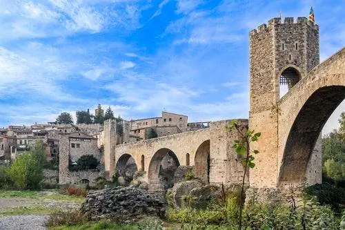 Бесалу, средневековая крепость мечты