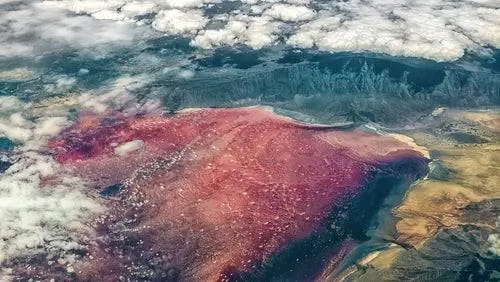 Озеро Натрон в Танзании