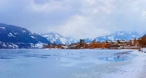 Замерзшее озеро Целль