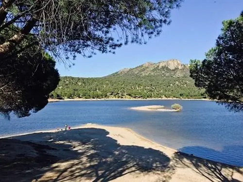 Водохранилище Сан-Хуан, пляж Мадрида. Водохранилище Сан-Хуан, пляж Мадрида.