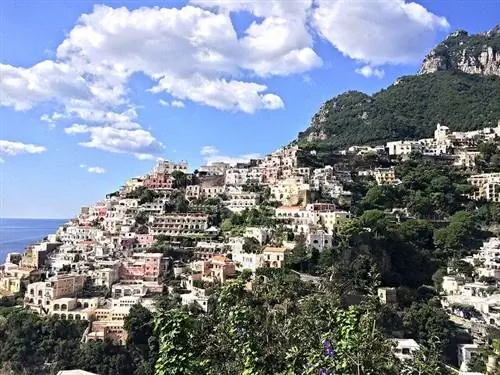 Скала на побережье Амальфи