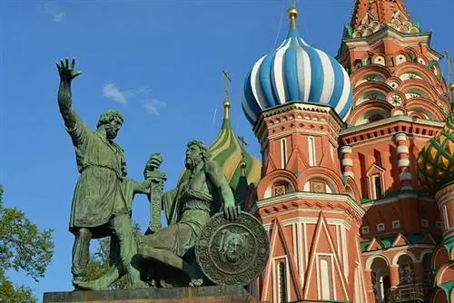 Памятник Минину и Пожарскому на Красной площади в Москве.